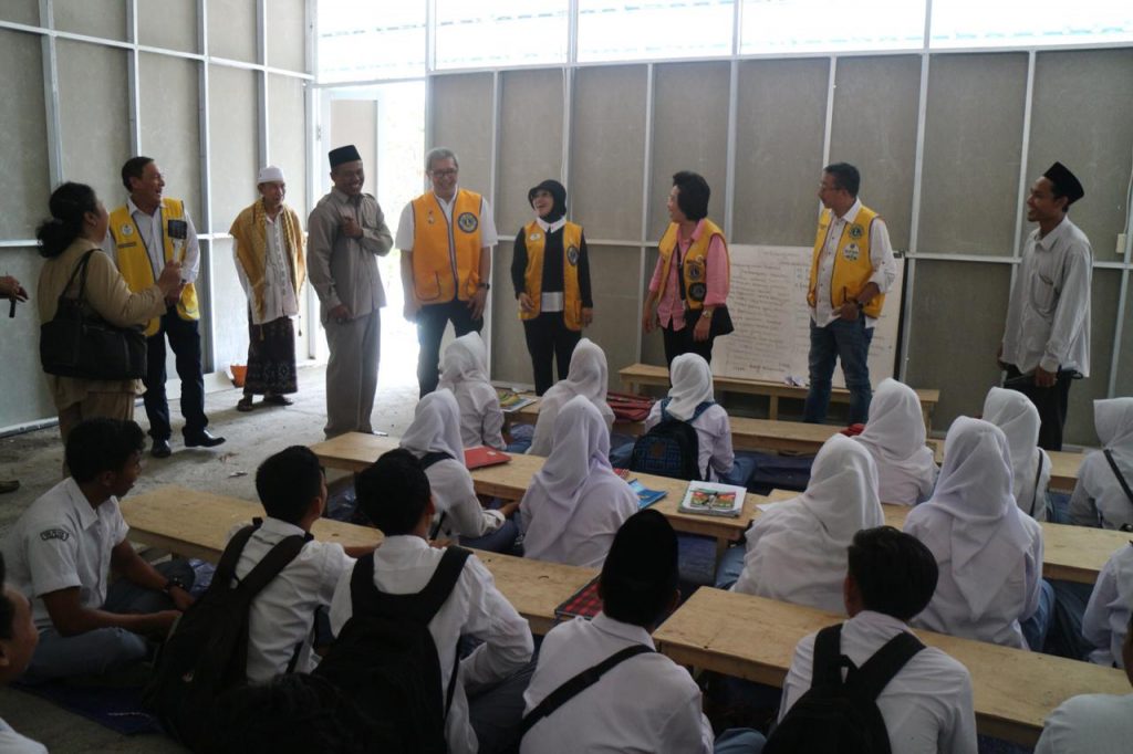 Lions Clubs Membangun Madrasah Riyadlusshibyan, Batu Layar, Lombok